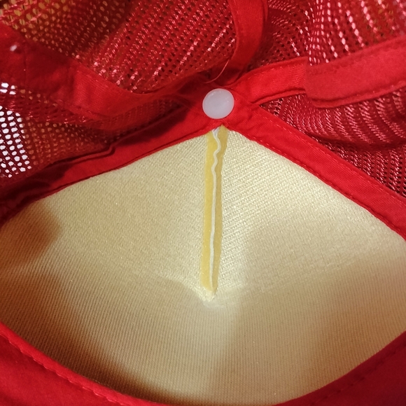 Signature Red Mesh Cap - Picture 4 of 4